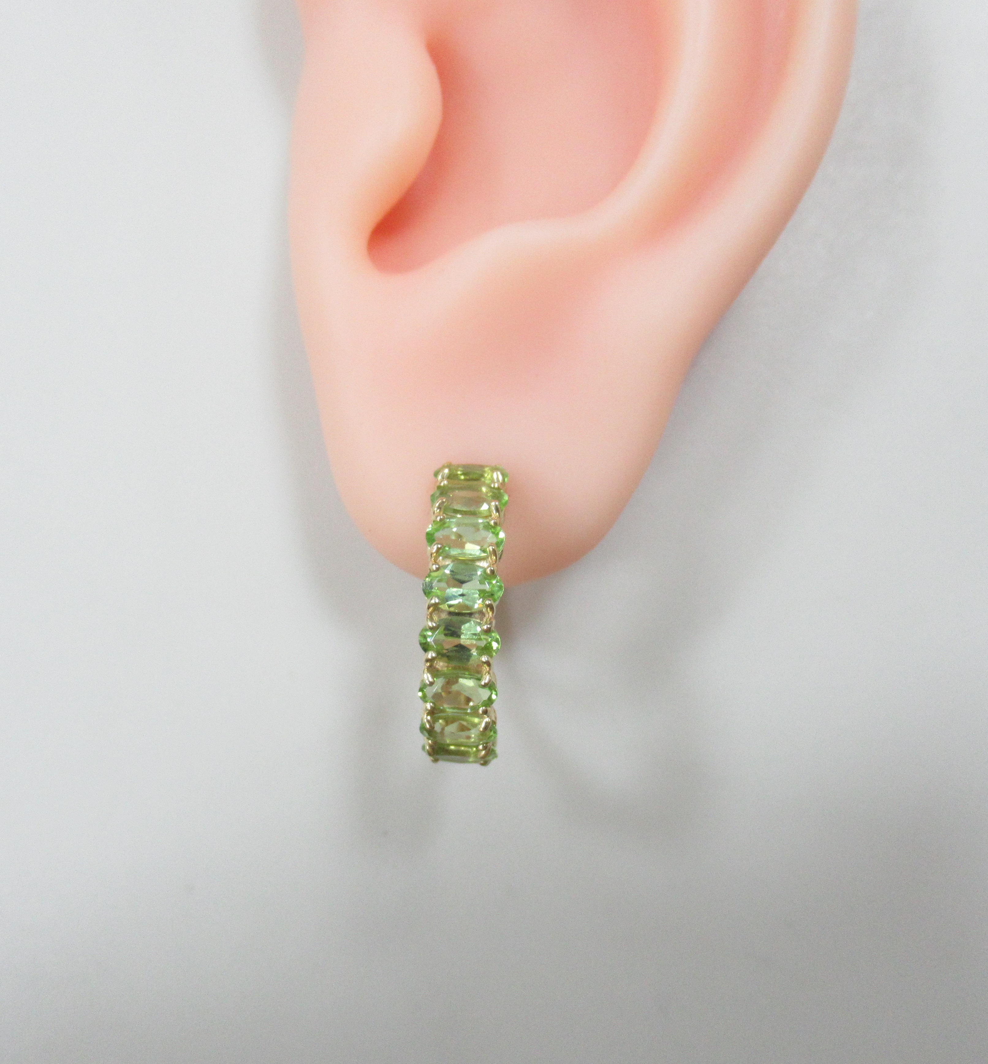 Серебряные серьги-конго с хризолитами